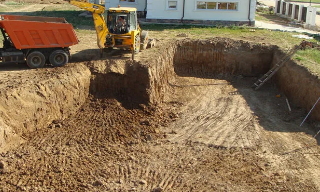 Рытье котлованов под фундамент в Карталах – цена от 2603 руб. за м3 | 2Землекопа-Крт